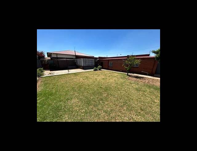 3 BEDROOM HOUSE FOR SALE IN SOUTH HILLS